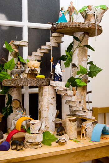 http://picklebums.com/2011/07/06/wordless-wednesday-tree-house-dolls-house/