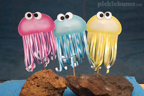 Three Jellyfish! Learn this fun counting song and download these free printable puppets to go along with it 