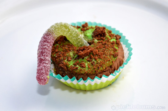 worm cup cakes