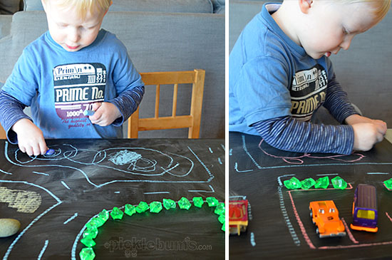 DIY table top chalkboard combiend with loose parts for lots of creativity! 