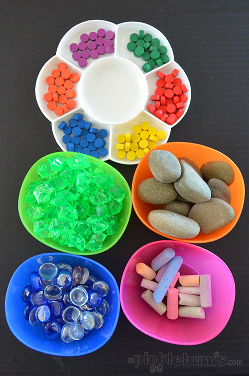 DIY table top chalkboard combiend with loose parts for lots of creativity! 