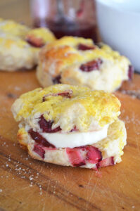 Rhubarb and Lemon Scones - with jam and lemon yghurt!