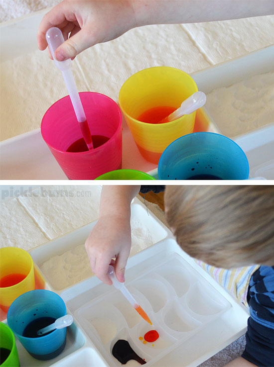 Eye Dropper Activity Tray - fine motor, art and science rolled into one fab activity!