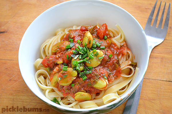 Easy  tomato and broad bean (fava bean)  pasta sauce.