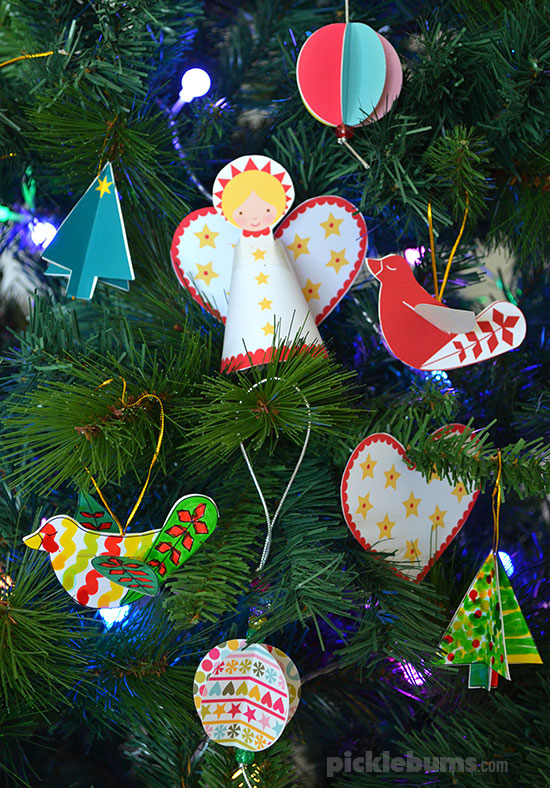 Host a 'craft your own' decoration party and try some of these free printable Christmas decoration ideas! 