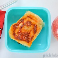 Lazy pizza scrolls - an easy no-knead recipe, perfect for school lunches