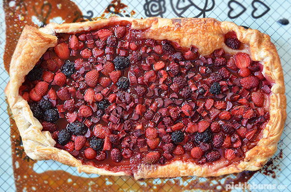 Super simple berry slab pie - an easy dessert to make for the family or for celebrations