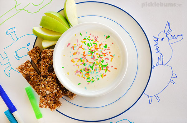 Apple and cinnamon muesli sticks with sweet Greek yoghurt dip - the perfect after school snack!