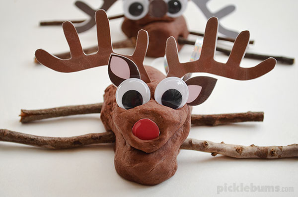 Reindeer Play Dough - free printable antlers, ears and noses and ideas for making fun play dough reindeer! 