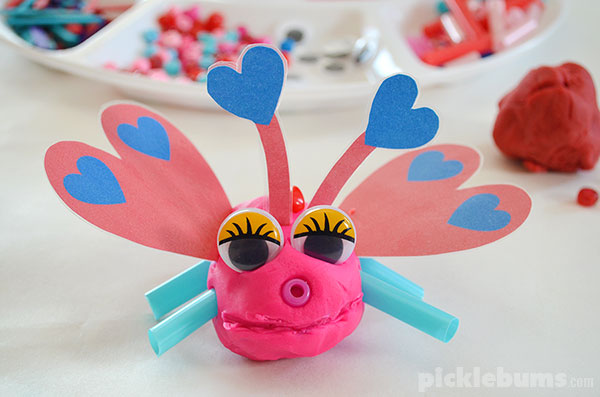 Love bug play dough! Use these free printable play dough accessories to make cute love bugs! 