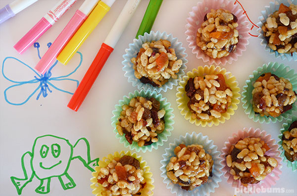 Fruit Crunchies - an easy sweet snack the kids can cook. Great for lunch boxes too 