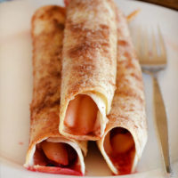 Apple and berry Taquitos - a delicious and easy sweet treat that the kids can cook.
