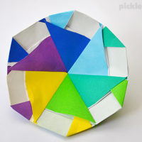 Make a paper spinner - easy step by step instructions to make this cool origami paper spinner.