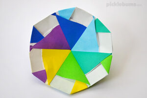 Make a paper spinner - easy step by step instructions to make this cool origami paper spinner.