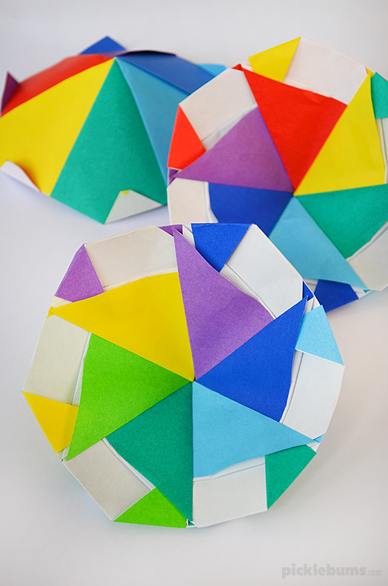 Make a paper spinner - easy step by step instructions to make this cool origami paper spinner.