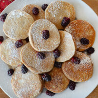 Mini gingerbread pancakes - a simple recipe kids can cook