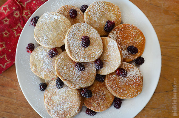 Mini gingerbread pancakes - a simple recipe kids can cook