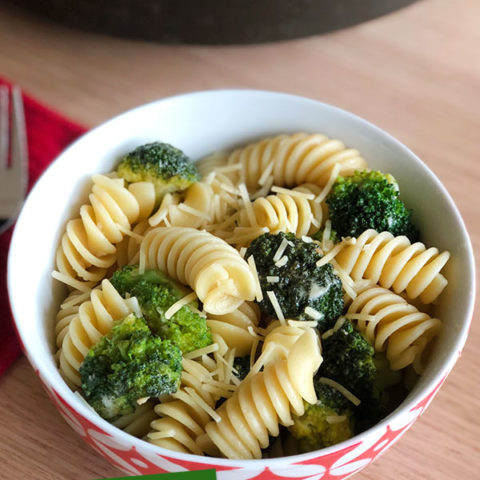 Broccoli and garlic pasta - a quick and easy family dinner