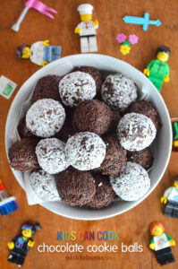 Easy Chocolate Cookie Balls – two ways!